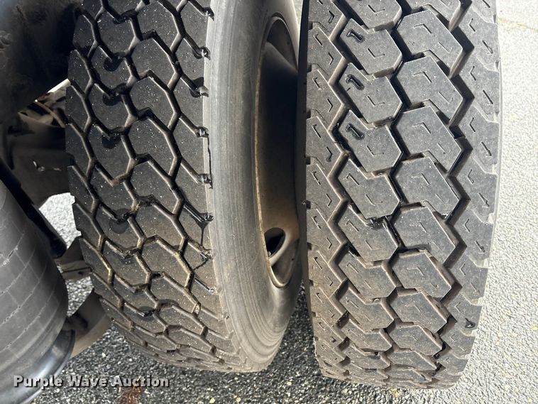 image for item DT2776 2015 International 4300 box truck