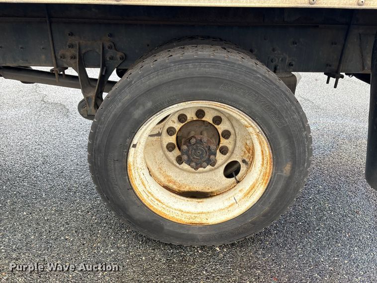 image for item DT2776 2015 International 4300 box truck