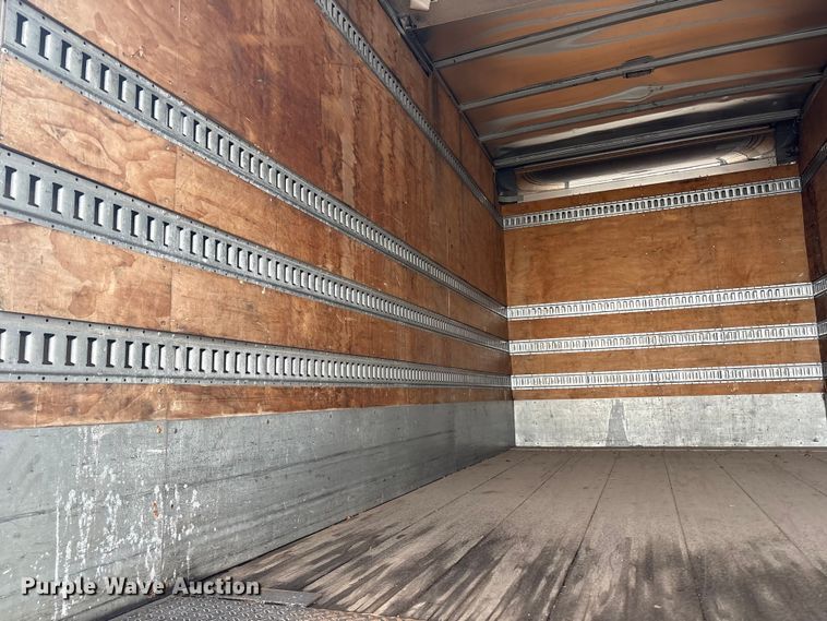 image for item DT2776 2015 International 4300 box truck