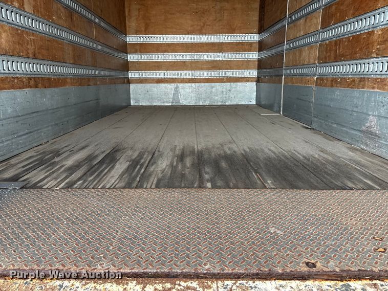 image for item DT2776 2015 International 4300 box truck