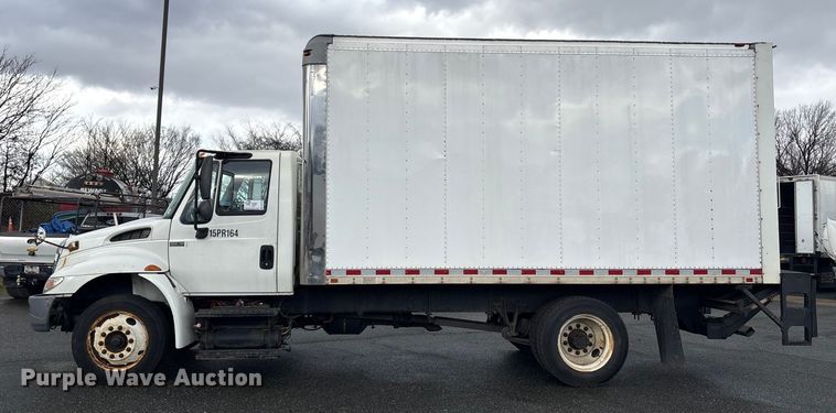 image for item DT2776 2015 International 4300 box truck