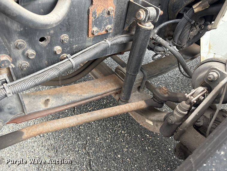 image for item DT2776 2015 International 4300 box truck