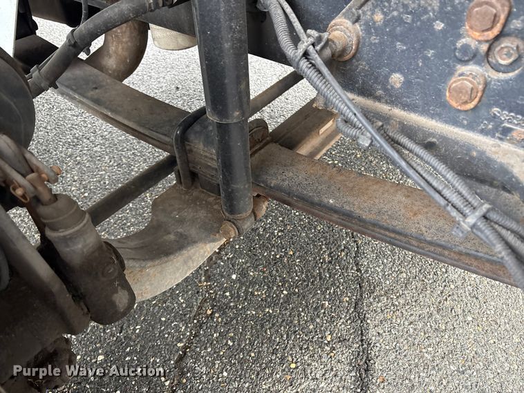 image for item DT2776 2015 International 4300 box truck