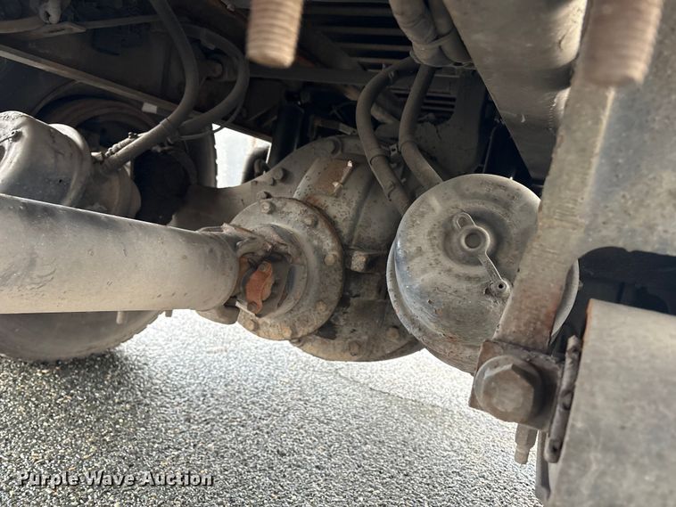 image for item DT2776 2015 International 4300 box truck