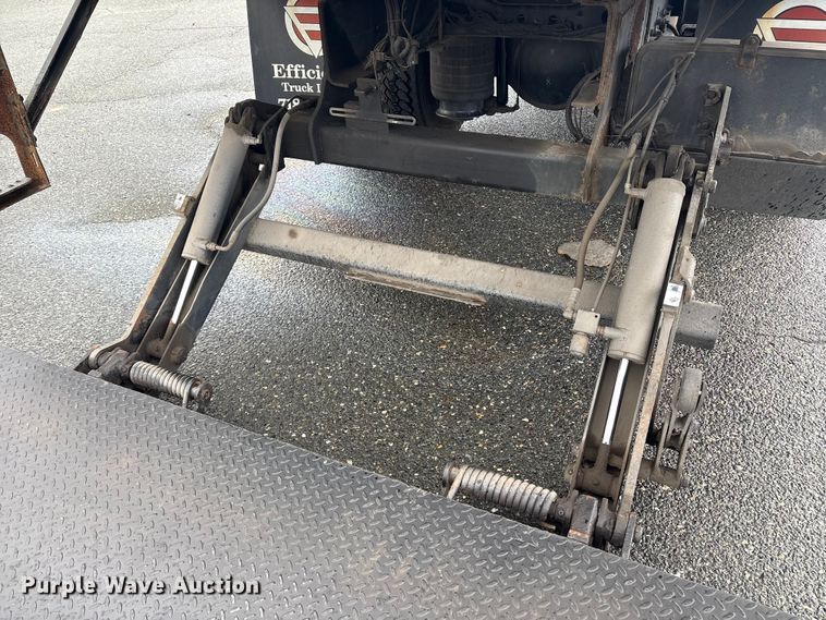 image for item DT2776 2015 International 4300 box truck