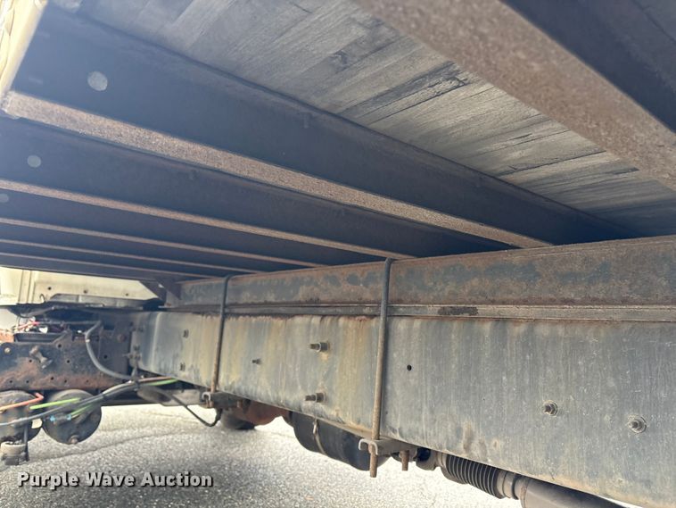 image for item DT2776 2015 International 4300 box truck