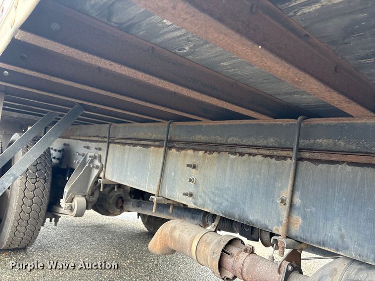 image for item DT2776 2015 International 4300 box truck