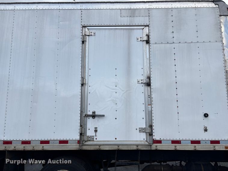 image for item DT2776 2015 International 4300 box truck