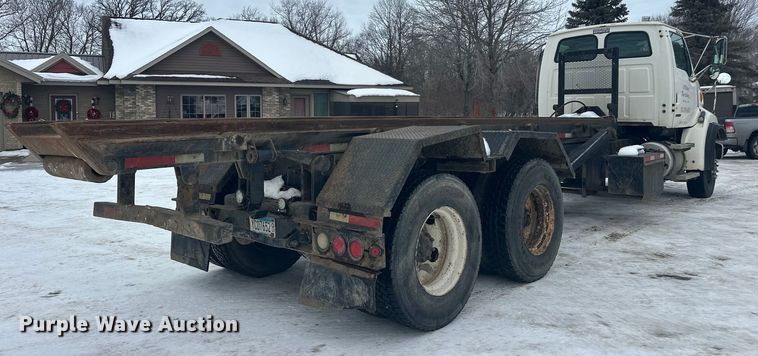 image for item DT6494 1999 Sterling L9513 roll-off container truck