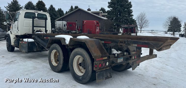 image for item DT6494 1999 Sterling L9513 roll-off container truck