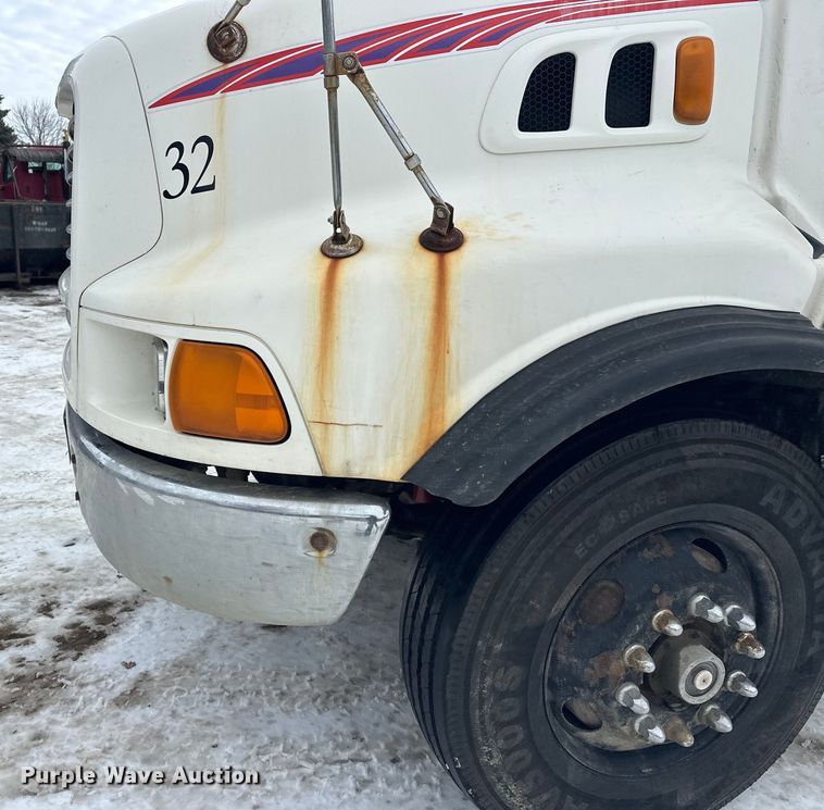 image for item DT6494 1999 Sterling L9513 roll-off container truck