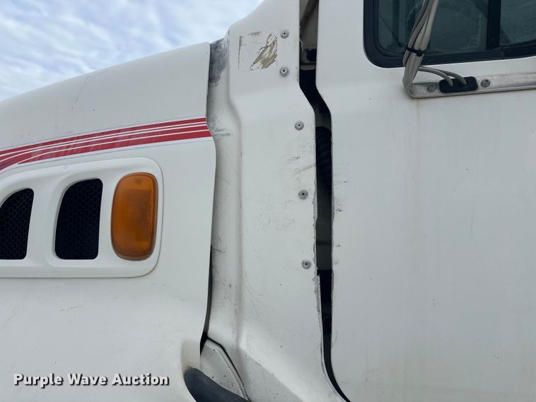 image for item DT6494 1999 Sterling L9513 roll-off container truck