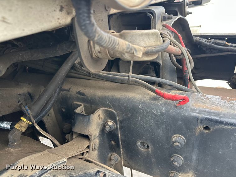 image for item DT6494 1999 Sterling L9513 roll-off container truck