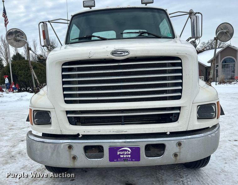 image for item DT6494 1999 Sterling L9513 roll-off container truck