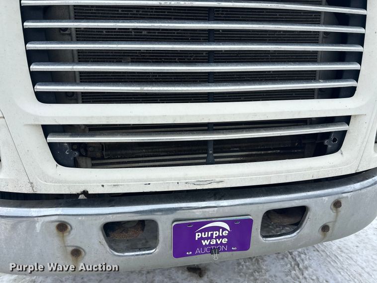 image for item DT6494 1999 Sterling L9513 roll-off container truck