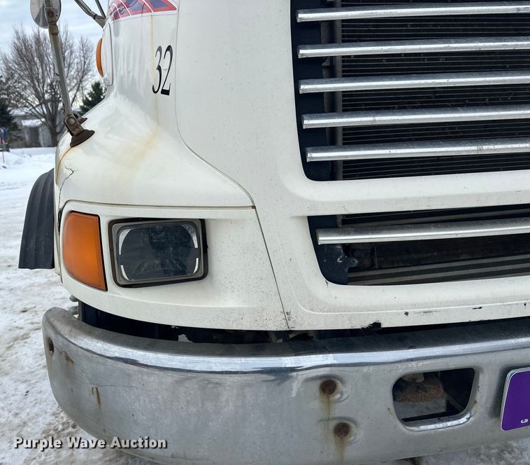 image for item DT6494 1999 Sterling L9513 roll-off container truck