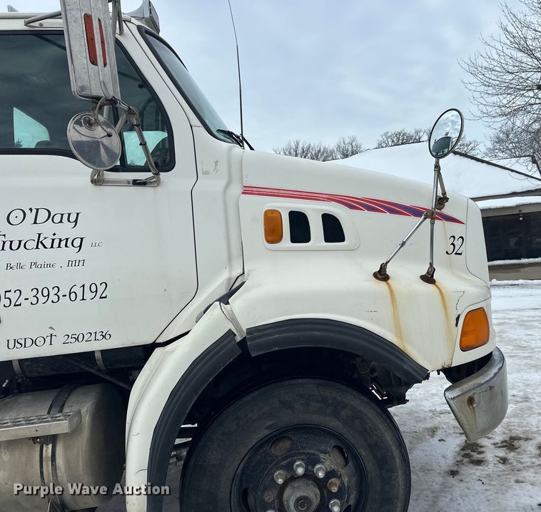 image for item DT6494 1999 Sterling L9513 roll-off container truck