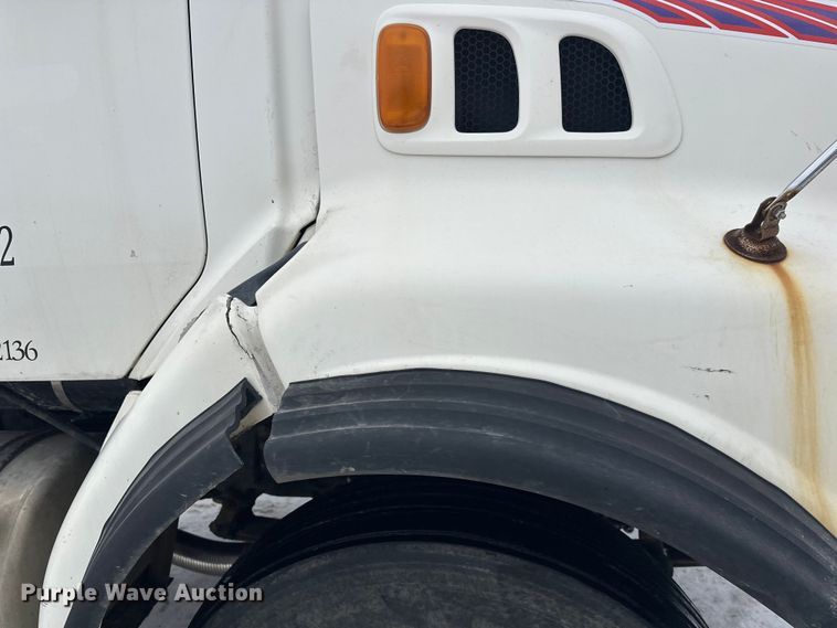 image for item DT6494 1999 Sterling L9513 roll-off container truck