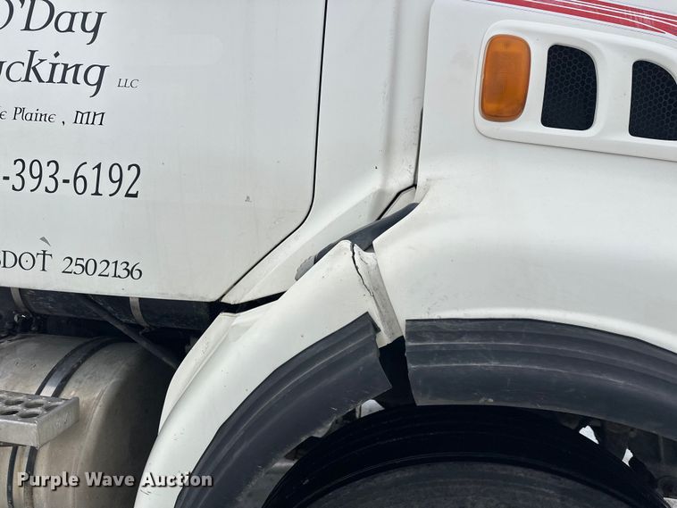 image for item DT6494 1999 Sterling L9513 roll-off container truck