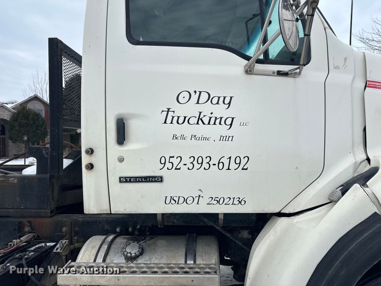 image for item DT6494 1999 Sterling L9513 roll-off container truck