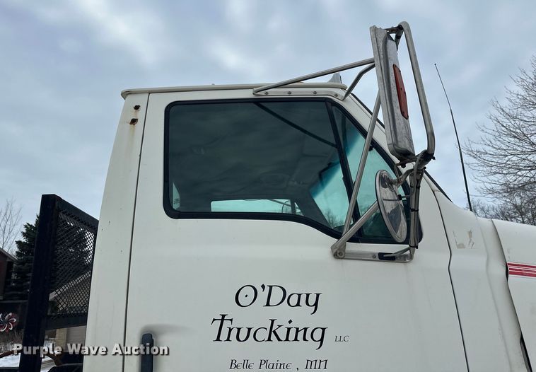 image for item DT6494 1999 Sterling L9513 roll-off container truck