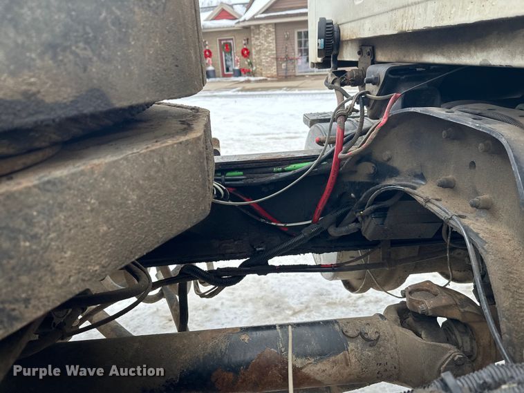 image for item DT6494 1999 Sterling L9513 roll-off container truck