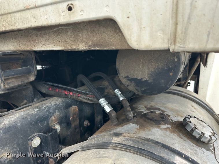 image for item DT6494 1999 Sterling L9513 roll-off container truck