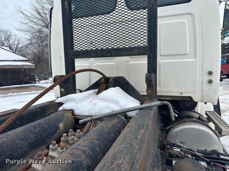 image for item DT6494 1999 Sterling L9513 roll-off container truck