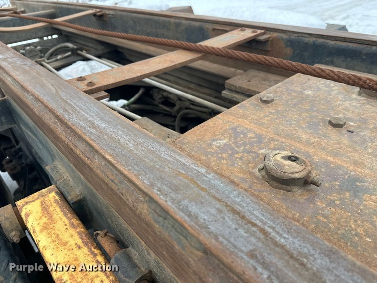 image for item DT6494 1999 Sterling L9513 roll-off container truck