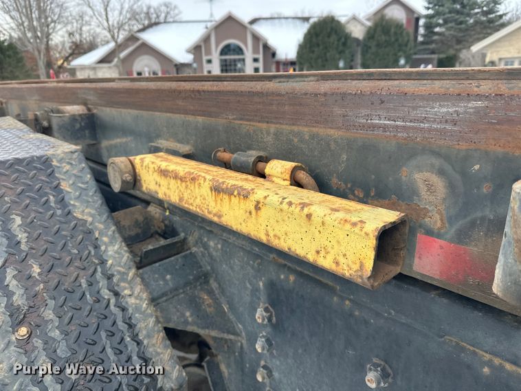 image for item DT6494 1999 Sterling L9513 roll-off container truck