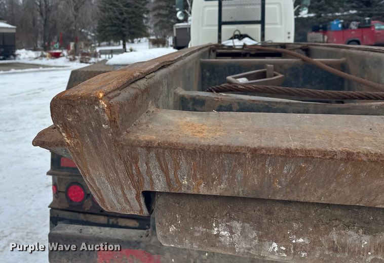 image for item DT6494 1999 Sterling L9513 roll-off container truck