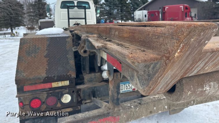 image for item DT6494 1999 Sterling L9513 roll-off container truck