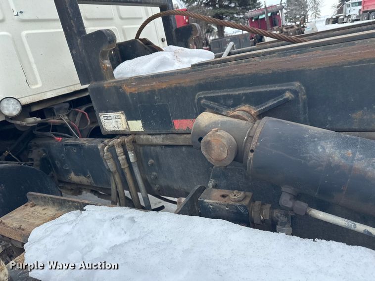 image for item DT6494 1999 Sterling L9513 roll-off container truck