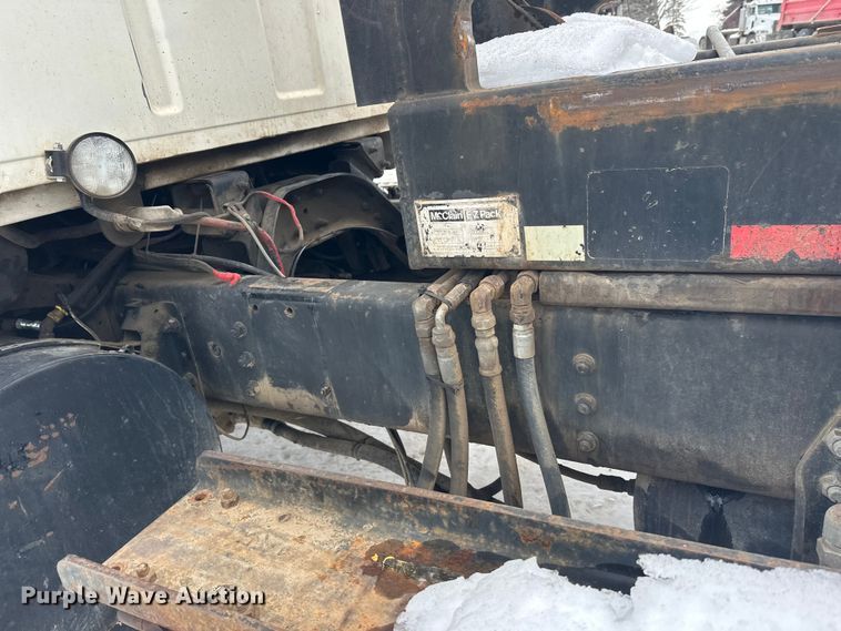 image for item DT6494 1999 Sterling L9513 roll-off container truck