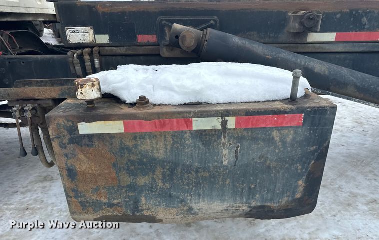 image for item DT6494 1999 Sterling L9513 roll-off container truck