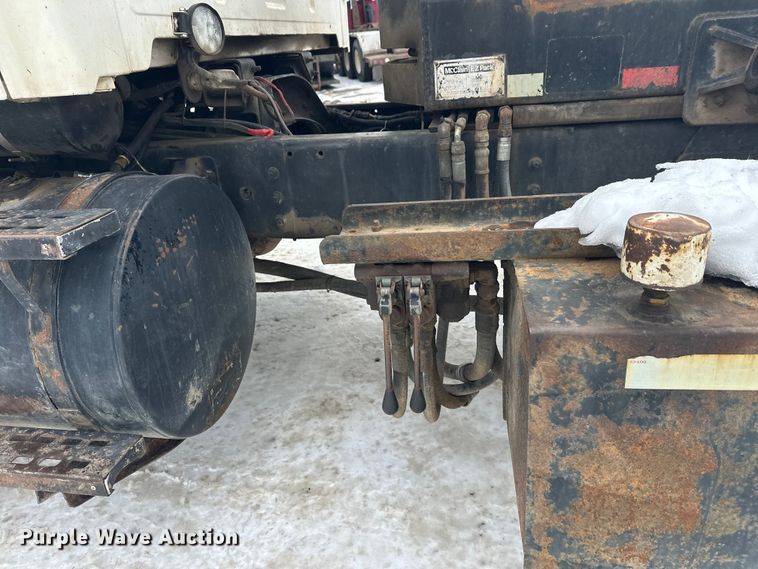 image for item DT6494 1999 Sterling L9513 roll-off container truck