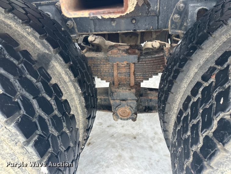 image for item DT6494 1999 Sterling L9513 roll-off container truck