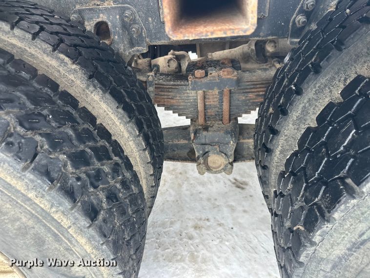 image for item DT6494 1999 Sterling L9513 roll-off container truck