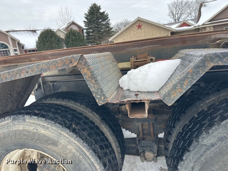 image for item DT6494 1999 Sterling L9513 roll-off container truck