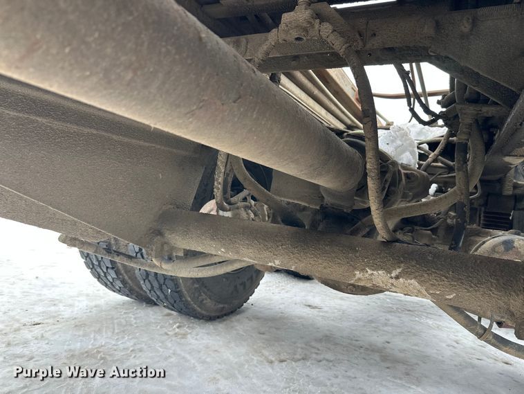 image for item DT6494 1999 Sterling L9513 roll-off container truck