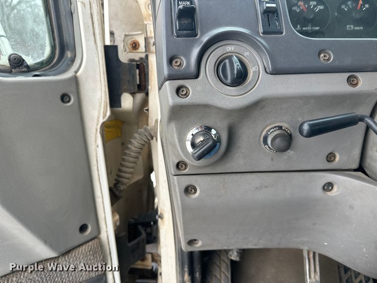 image for item DT6494 1999 Sterling L9513 roll-off container truck