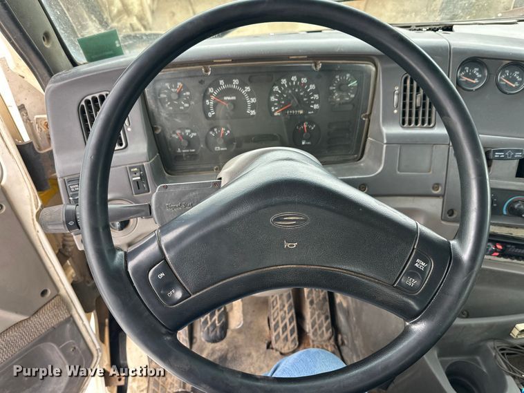 image for item DT6494 1999 Sterling L9513 roll-off container truck