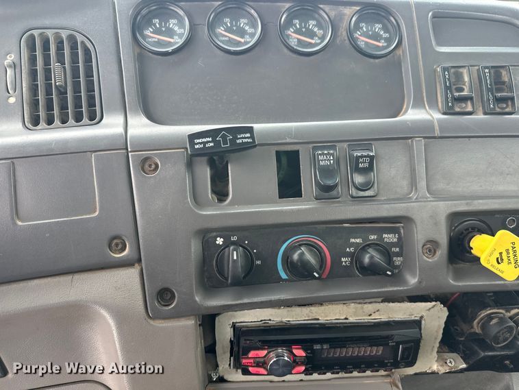 image for item DT6494 1999 Sterling L9513 roll-off container truck