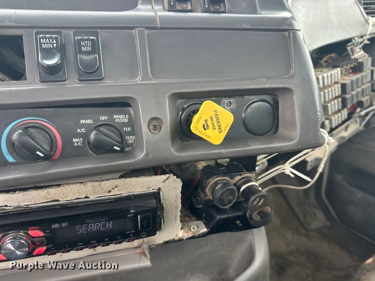 image for item DT6494 1999 Sterling L9513 roll-off container truck