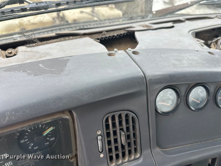 image for item DT6494 1999 Sterling L9513 roll-off container truck