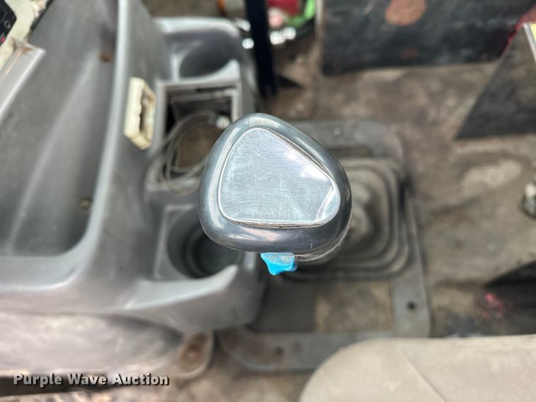 image for item DT6494 1999 Sterling L9513 roll-off container truck