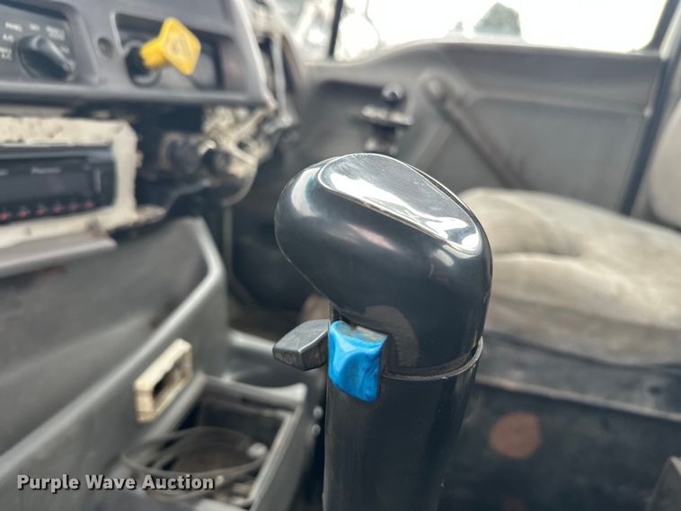 image for item DT6494 1999 Sterling L9513 roll-off container truck