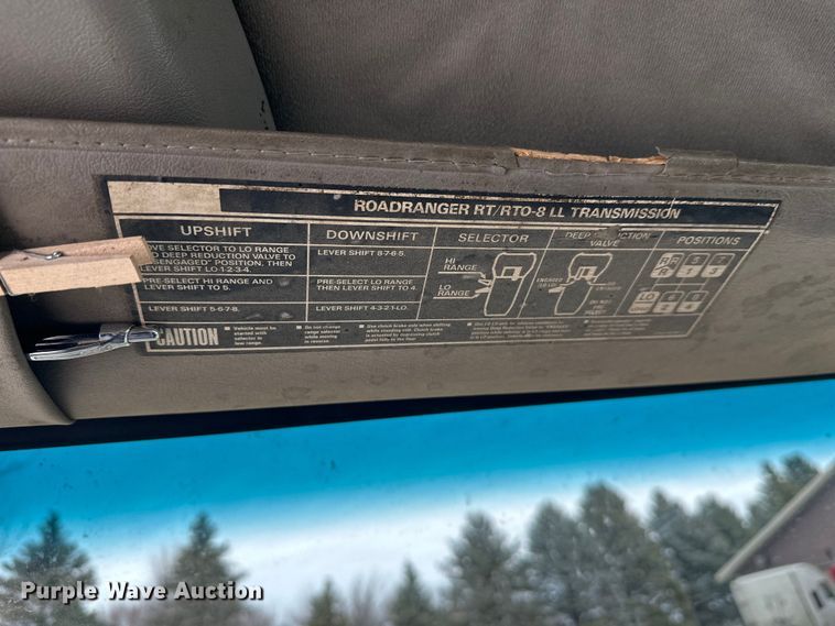 image for item DT6494 1999 Sterling L9513 roll-off container truck