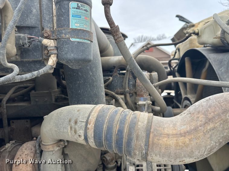 image for item DT6494 1999 Sterling L9513 roll-off container truck