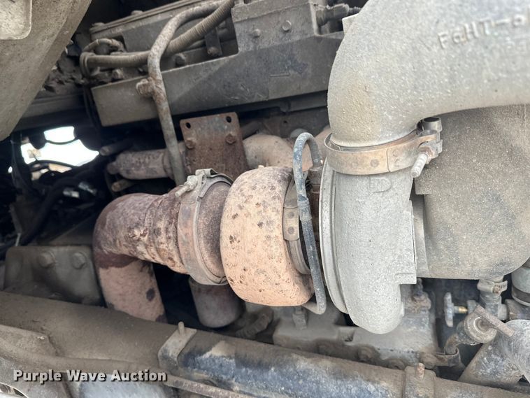 image for item DT6494 1999 Sterling L9513 roll-off container truck